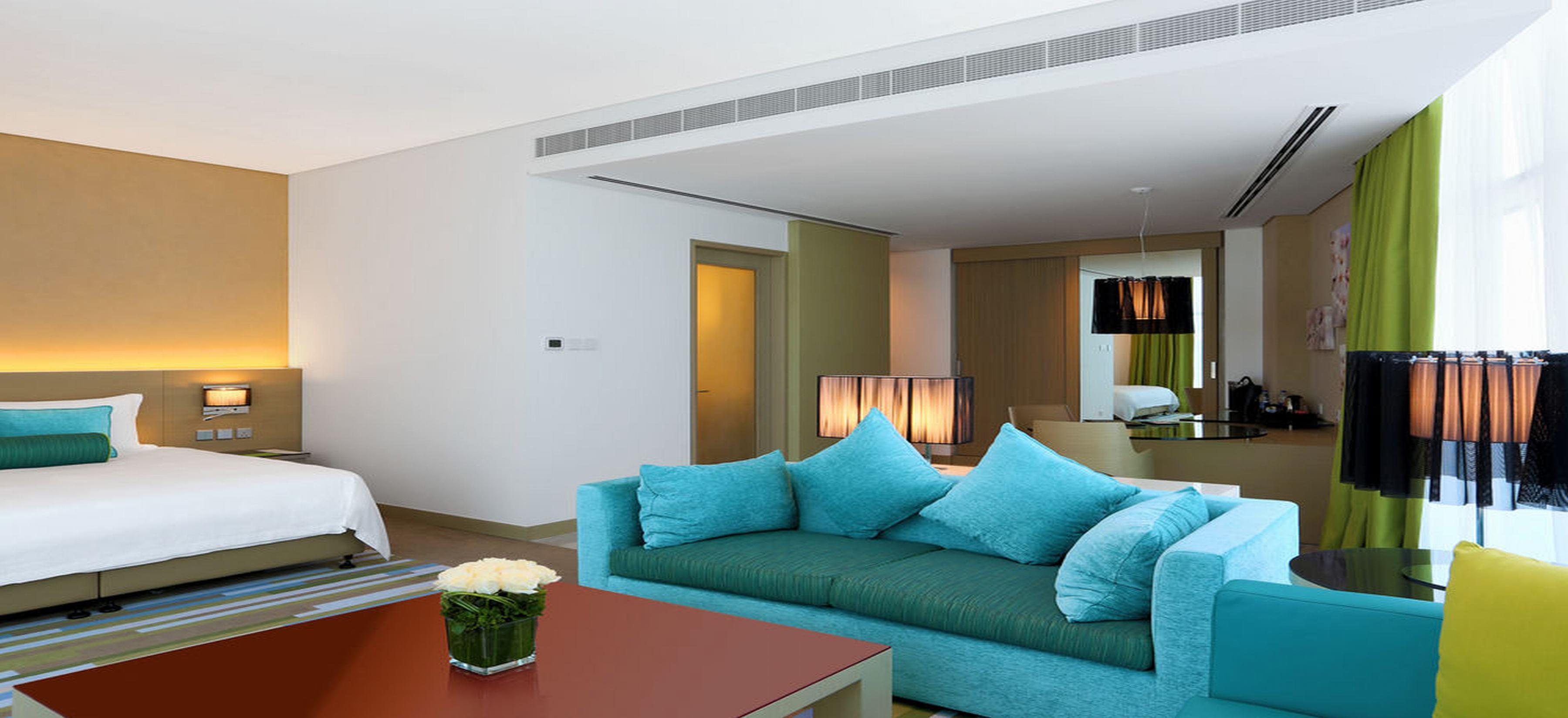Downtown Rotana Hotel Al-Manamah Bagian luar foto A suite at the hotel