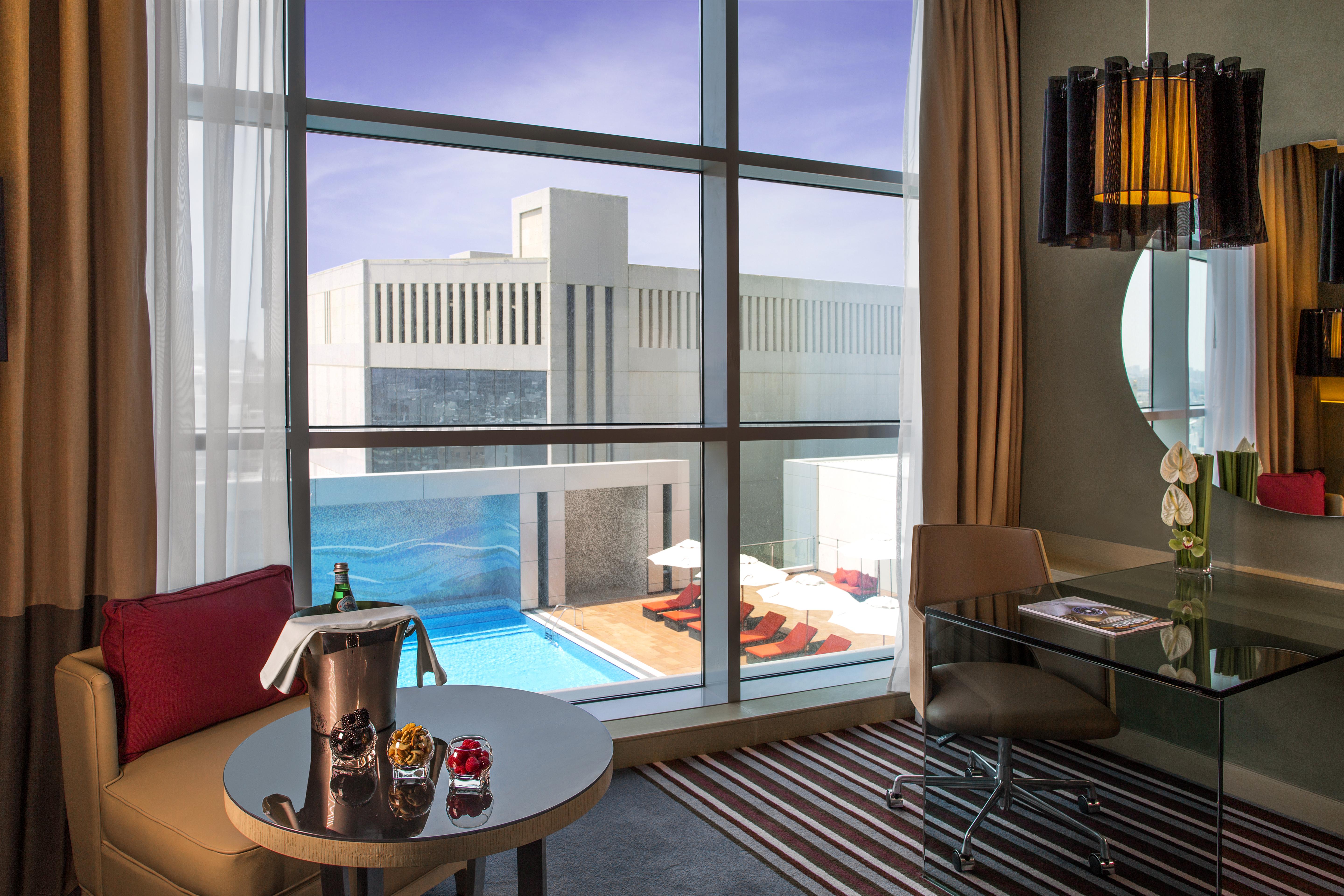 Downtown Rotana Hotel Al-Manamah Bagian luar foto A room at the hotel