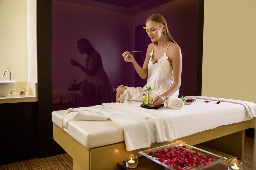 Downtown Rotana Hotel Al-Manamah Bagian luar foto A spa in India