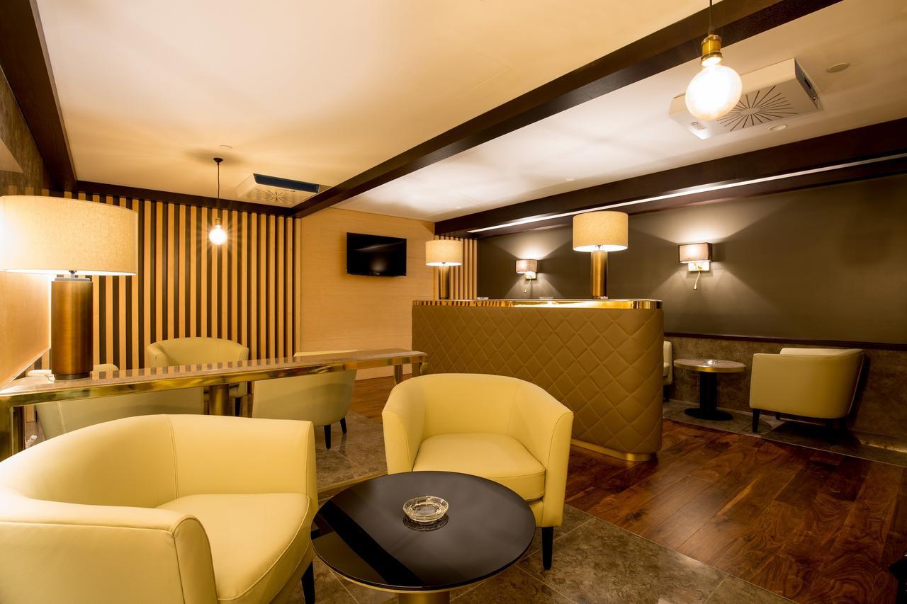 Downtown Rotana Hotel Al-Manamah Bagian luar foto VIP Lounge at the airport