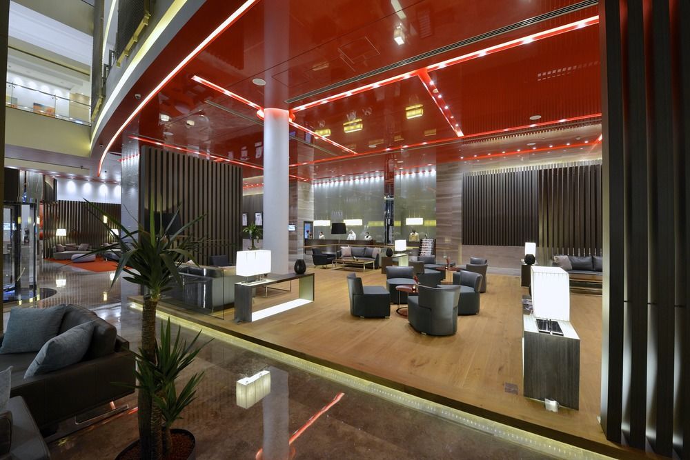 Downtown Rotana Hotel Al-Manamah Bagian luar foto The lounge at the airport