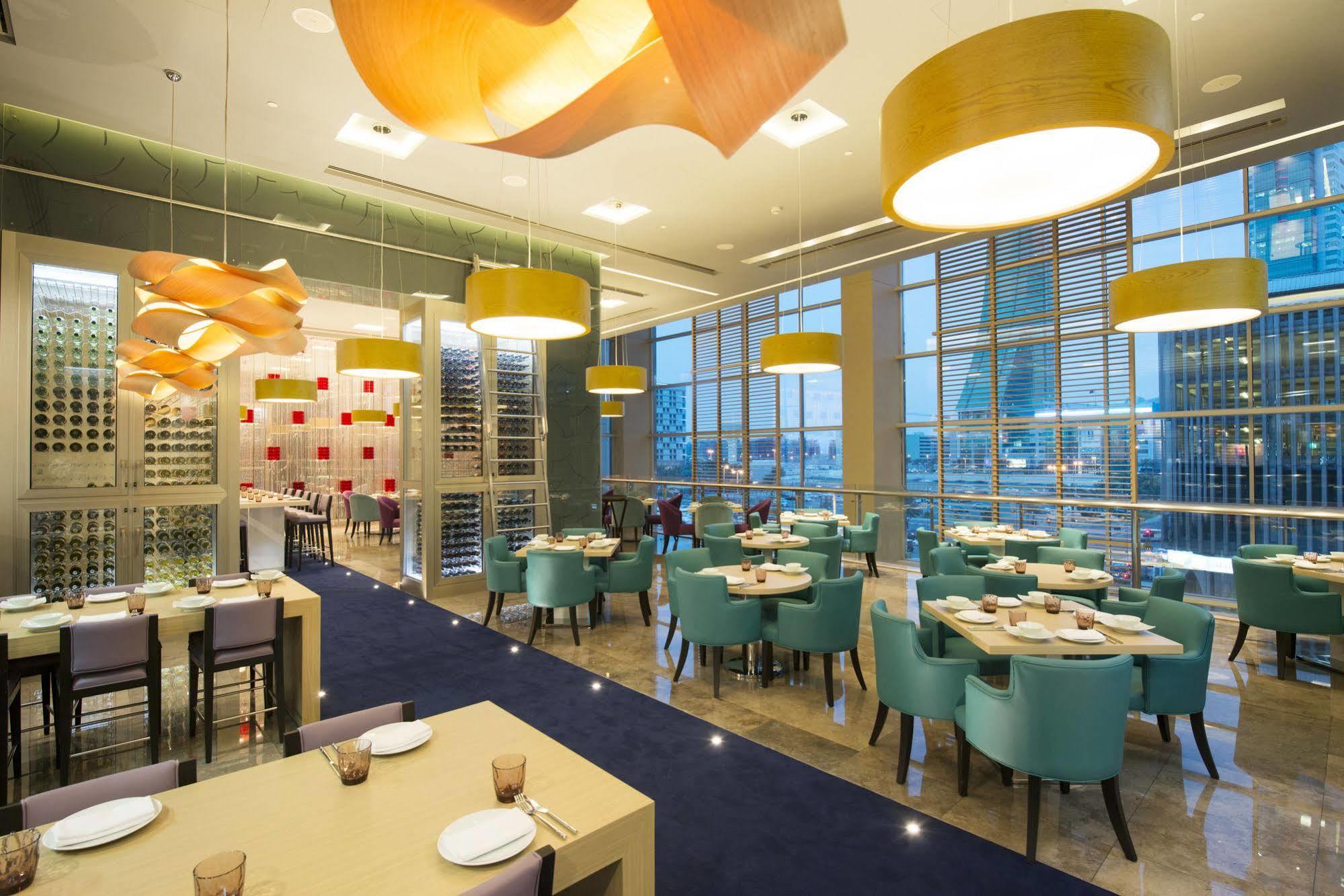 Downtown Rotana Hotel Al-Manamah Bagian luar foto The restaurant
