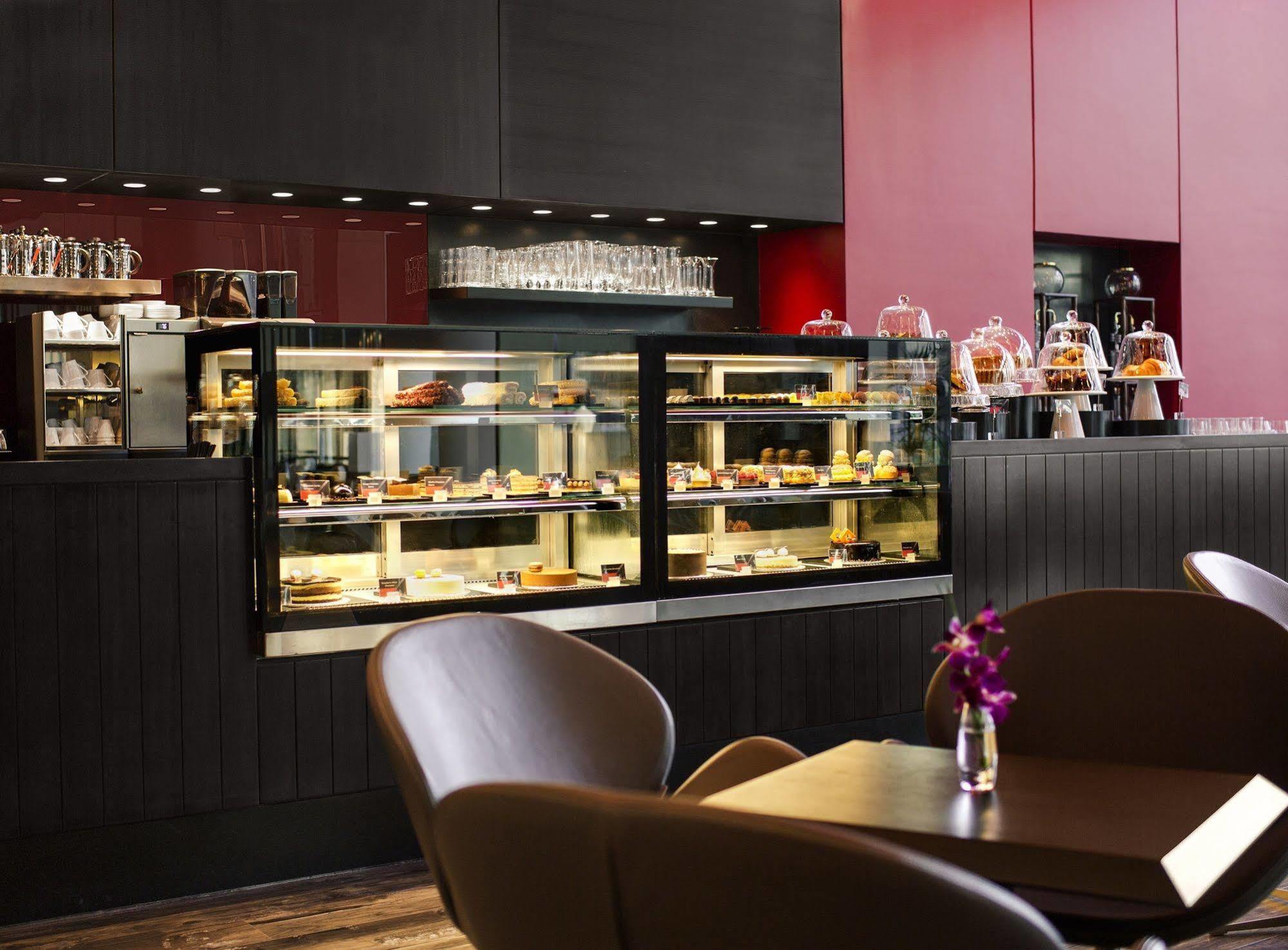 Downtown Rotana Hotel Al-Manamah Bagian luar foto A pastry shop in Bangkok, Thailand