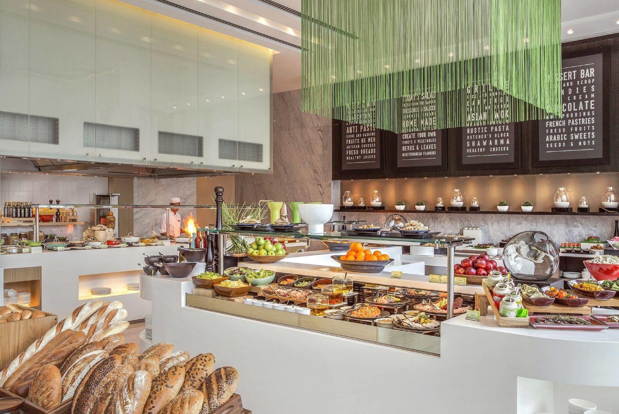 Downtown Rotana Hotel Al-Manamah Bagian luar foto The buffet at the hotel