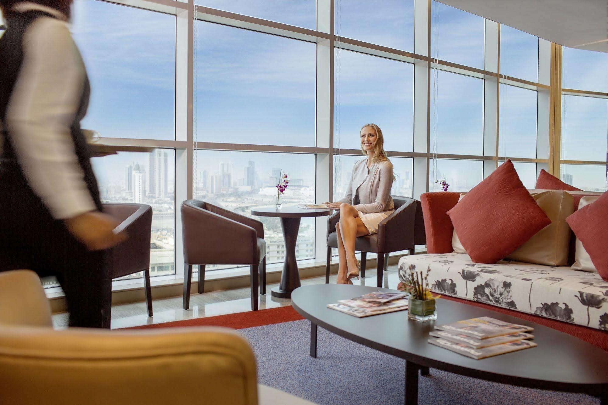 Downtown Rotana Hotel Al-Manamah Bagian luar foto A lounge at the airport