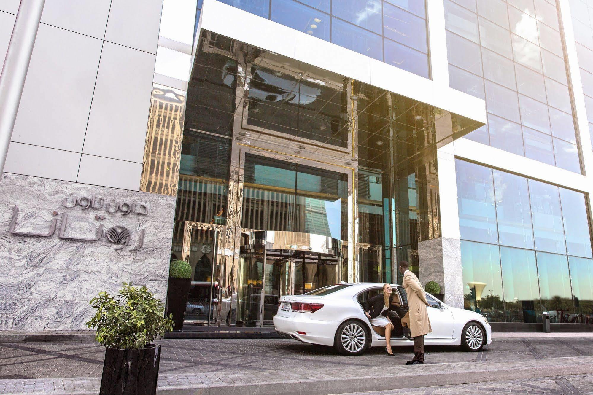 Downtown Rotana Hotel Al-Manamah Bagian luar foto Entrance of the hotel